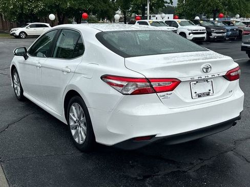 Used 2019 Toyota Camry LE FWD image 5