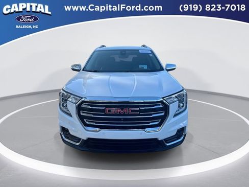 Used 2023 GMC Terrain SLT w/ Tech Package image 3