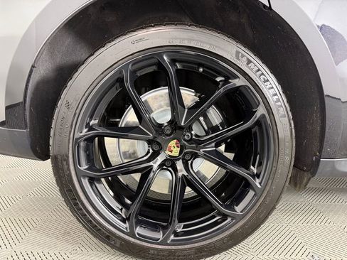 Certified 2026 Porsche Macan GTS image 13