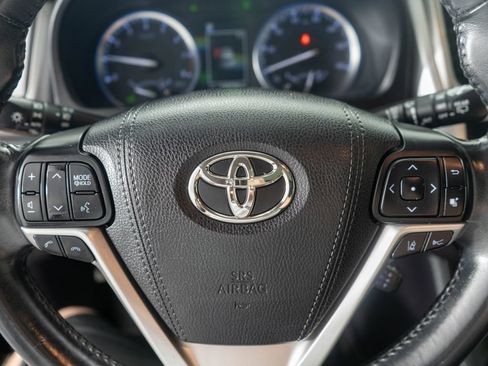 Used 2017 Toyota Highlander SE AWD/4WD image 15