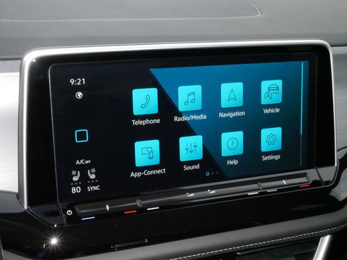 Certified 2025 Volkswagen Atlas Cross Sport SE image 22