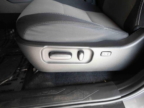 Used 2020 Toyota Tacoma TRD Sport AWD/4WD image 12