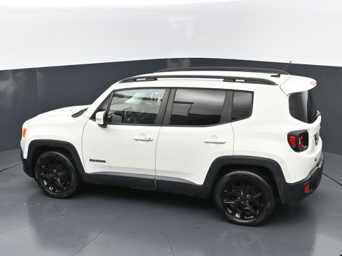Used 2017 Jeep Renegade Altitude FWD image 29