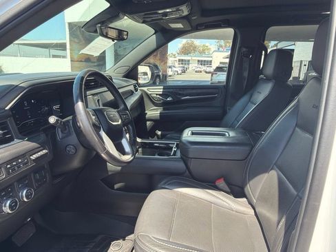 Used 2022 GMC Yukon XL Denali w/ Advanced Technology Package AWD/4WD image 10