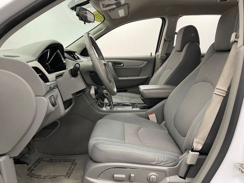 Used 2016 Chevrolet Traverse LT w/ Style and Technology Package FWD image 17