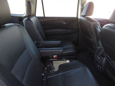 Certified 2019 Honda Pilot Touring image 12