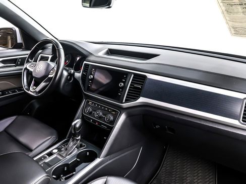 Used 2021 Volkswagen Atlas Cross Sport SE w/ V6 Towing Package image 16