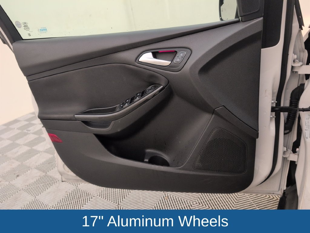Used 2017 Ford Focus Titanium FWD image 30
