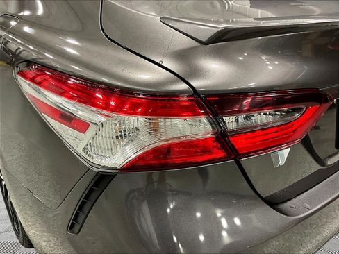 Used 2021 Toyota Camry SE FWD image 23