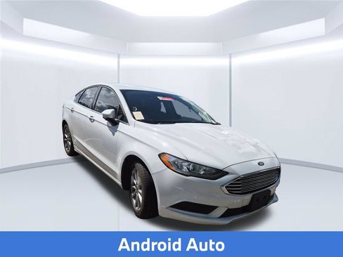 Used 2017 Ford Fusion SE w/ Fusion SE Technology Package FWD image 3