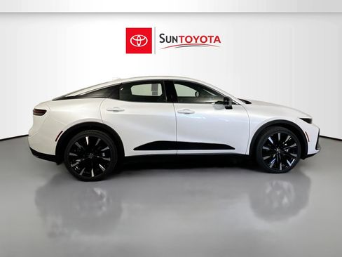 New 2026 Toyota Crown Platinum image 2