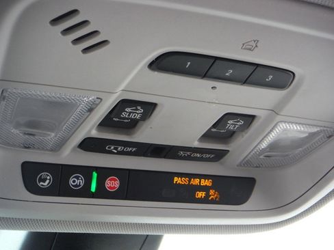 Used 2021 Chevrolet Traverse Premier AWD/4WD image 29