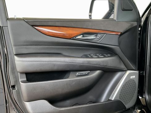 Used 2017 Cadillac Escalade Luxury AWD/4WD image 19