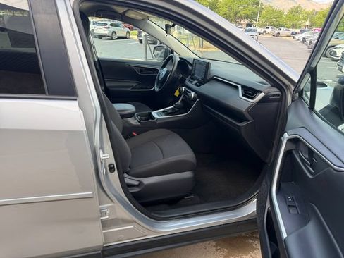 Used 2020 Toyota RAV4 LE w/ Carpet Mat Package AWD/4WD image 23