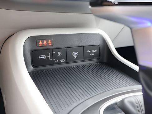 Used 2025 Hyundai Kona SEL FWD image 23
