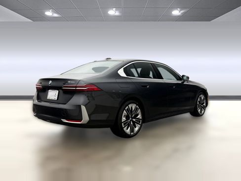 Used 2026 BMW 530i w/ Premium Package RWD image 8