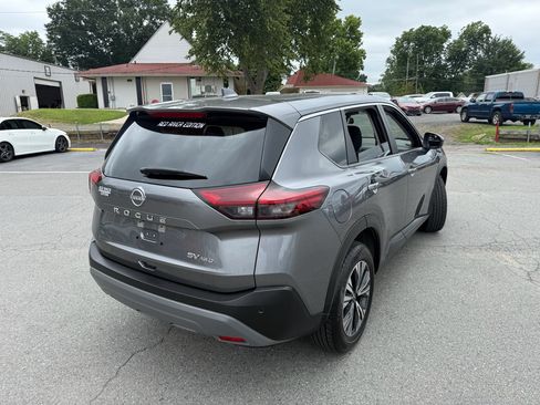 Used 2023 Nissan Rogue SV AWD/4WD image 18