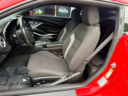 Used 2018 Chevrolet Camaro LT RWD image 9