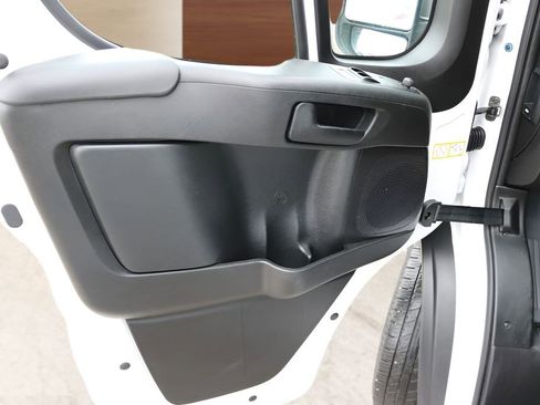 Used 2025 RAM ProMaster 2500 w/ Convenience Group FWD image 9