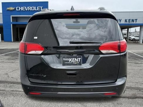Used 2020 Chrysler Pacifica Touring-L w/ S Appearance Package FWD image 6