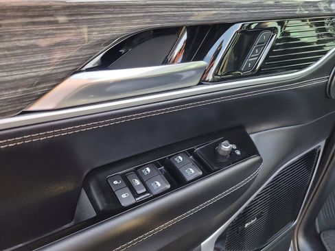 Used 2022 Jeep Wagoneer Series III w/ Premium Group I image 17