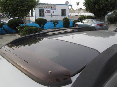 Used 2011 Subaru Outback 3.6R Limited image 10