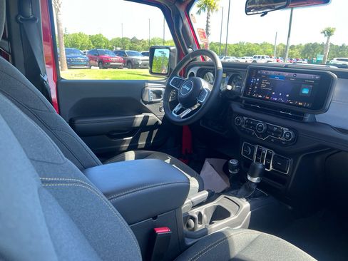 Certified 2025 Jeep Wrangler Unlimited Sahara AWD/4WD image 15
