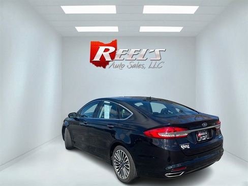 Used 2017 Ford Fusion SE w/ Fusion SE Technology Package image 10