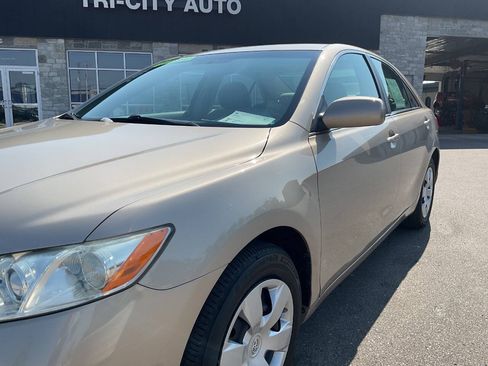 Used 2007 Toyota Camry LE FWD image 2