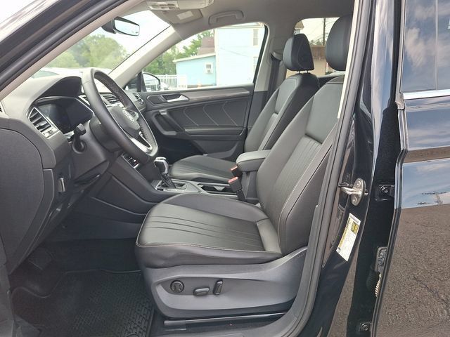 Used 2023 Volkswagen Tiguan SE FWD image 16