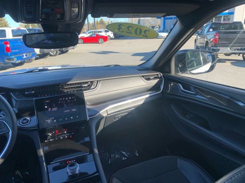 Used 2023 Jeep Grand Cherokee Altitude image 37