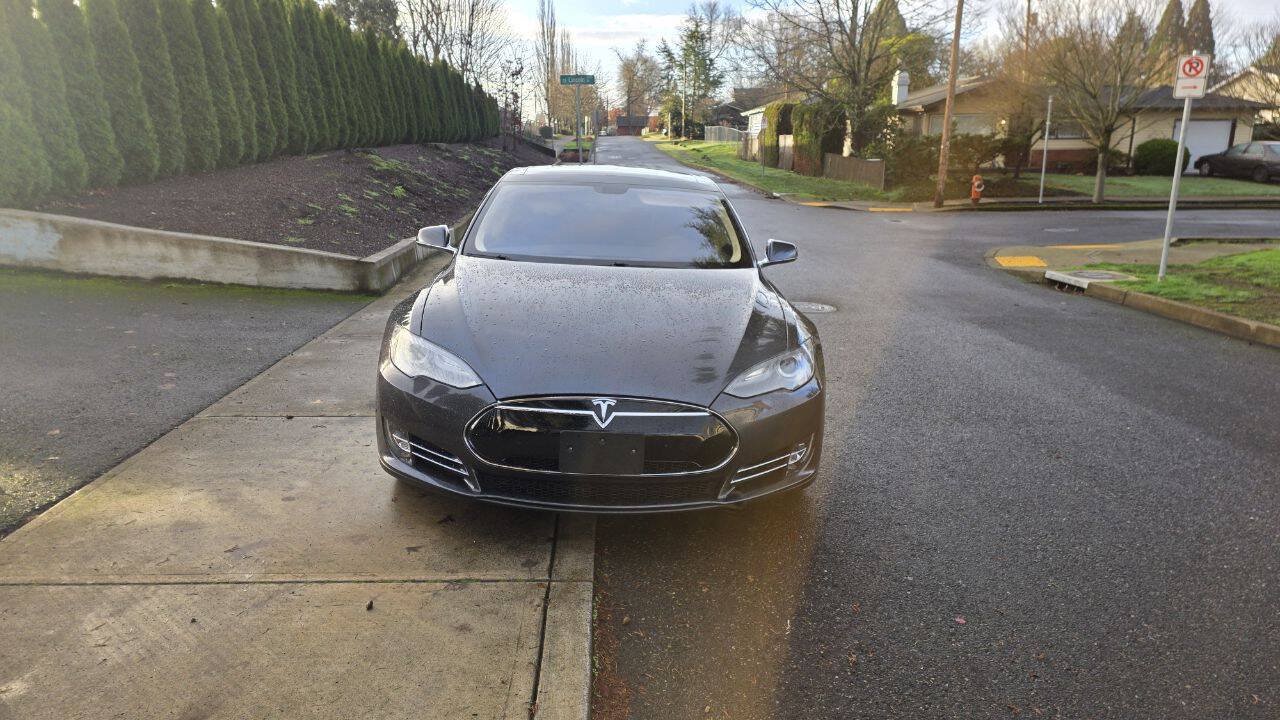 Used 2014 Tesla Model S 85 RWD image 2