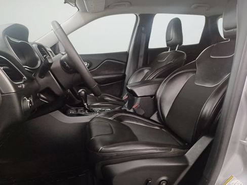 Used 2020 Jeep Cherokee Latitude Plus FWD image 16
