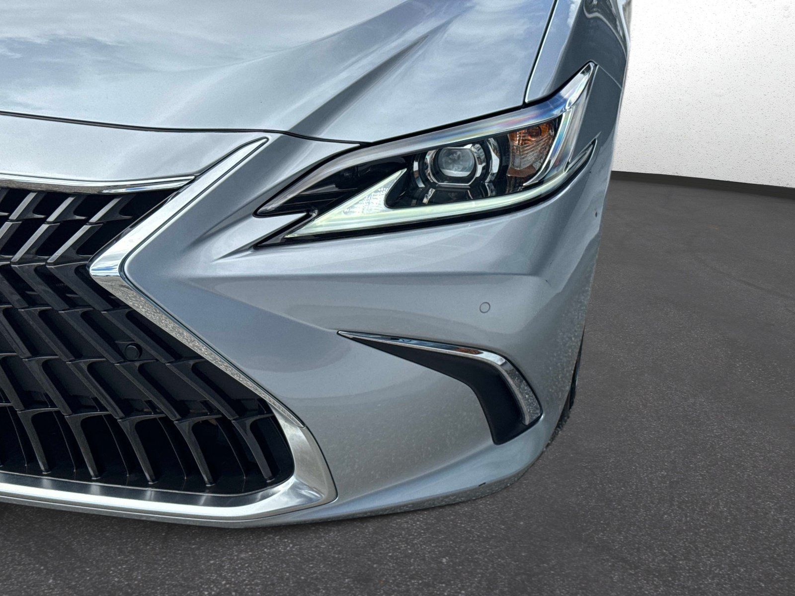 Used 2024 Lexus ES 350 w/ Premium Package FWD image 9