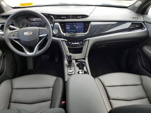 Certified 2025 Cadillac XT6 Premium Luxury FWD image 17