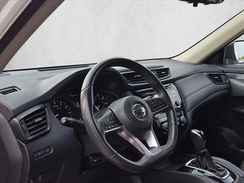 Used 2017 Nissan Rogue SV FWD image 9
