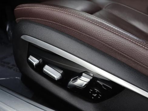 Used 2016 BMW 740i image 17