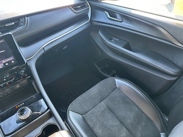 Used 2023 Jeep Grand Cherokee Altitude RWD image 21