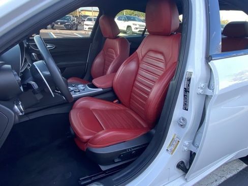 Used 2022 Alfa Romeo Giulia Veloce image 13