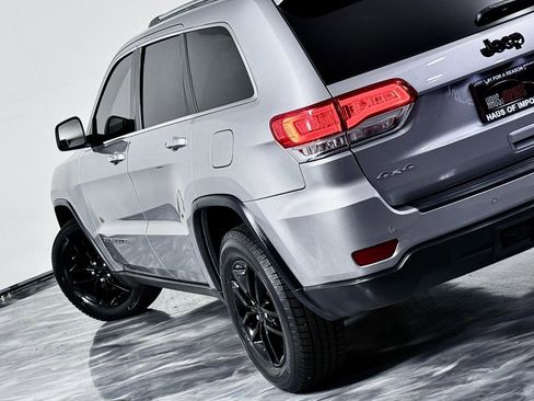 Used 2018 Jeep Grand Cherokee Laredo image 13