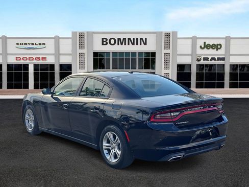 Used 2019 Dodge Charger SXT w/ Leather Interior Group image 4