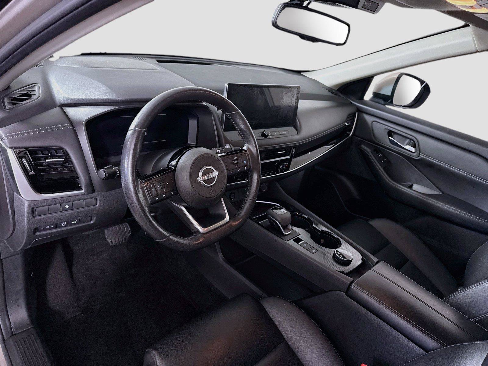 Used 2024 Nissan Rogue SL AWD/4WD image 3