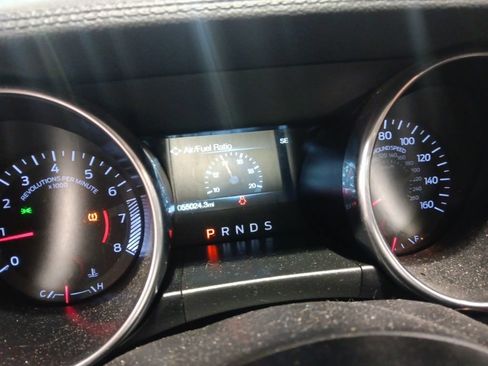 Used 2019 Ford Mustang Convertible RWD image 4