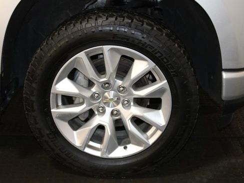 Used 2020 Chevrolet Silverado 1500 Custom w/ Custom Value Package AWD/4WD image 28