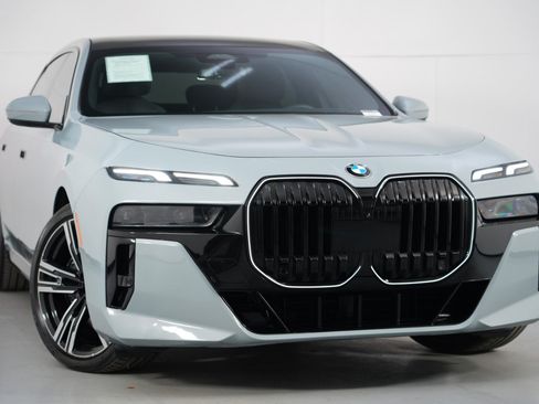 Used 2024 BMW 760i xDrive w/ Premium Package 2 AWD/4WD image 6