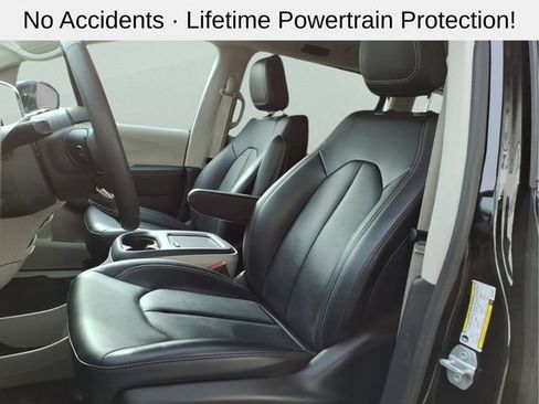 Used 2024 Chrysler Pacifica Touring-L FWD image 12