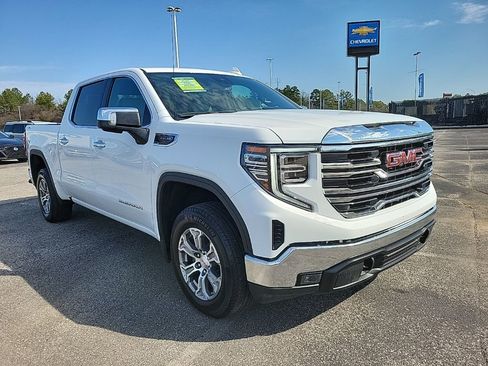 Used 2025 GMC Sierra 1500 SLT image 3