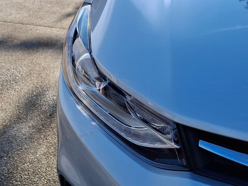 Used 2022 Chevrolet Trax LT w/ LT Convenience Package image 12