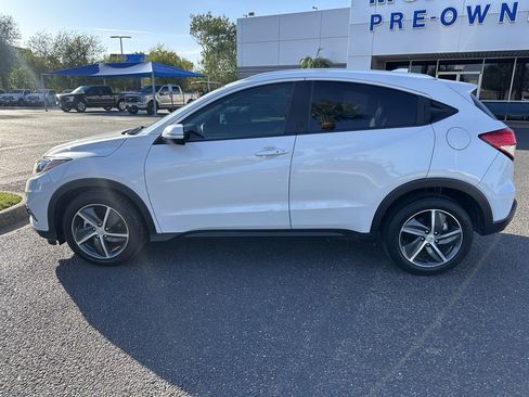 Used 2021 Honda HR-V EX-L image 3