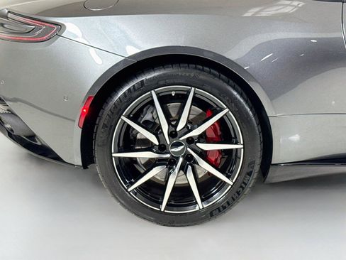 Used 2017 Aston Martin DB11 V12 RWD image 34